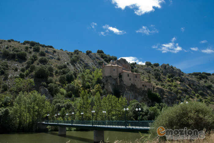 _dsc0178 La Ermita de San Saturio ( Soria ) divisada desde la rivera del Duero