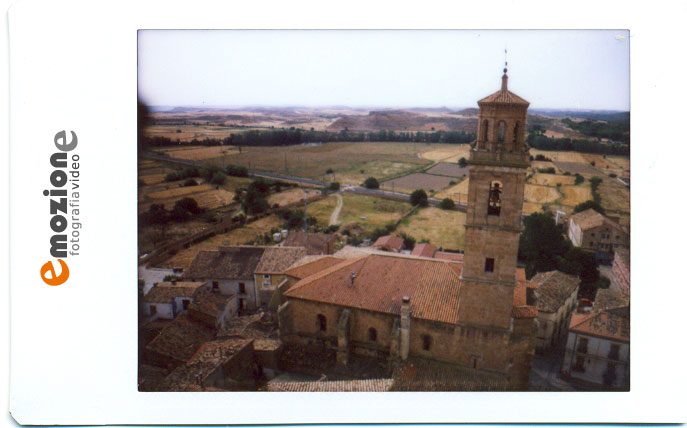ariza Ariza, vista de la iglesia desde el castillo ( lomografía )